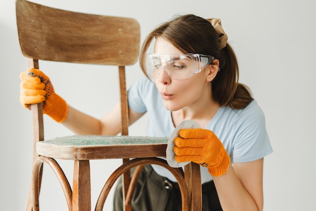 Czym wyprać krzesła, żeby odświeżyć ich wygląd?