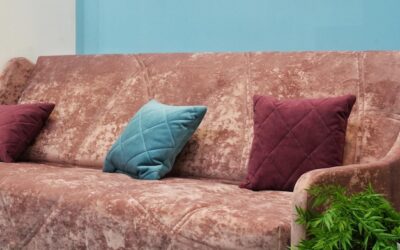 Jak czyścić kanapę z weluru bez ryzyka uszkodzenia materiału?
