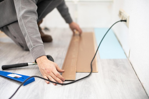 Jak odnowić panele podłogowe laminowane bez wymiany całej podłogi?