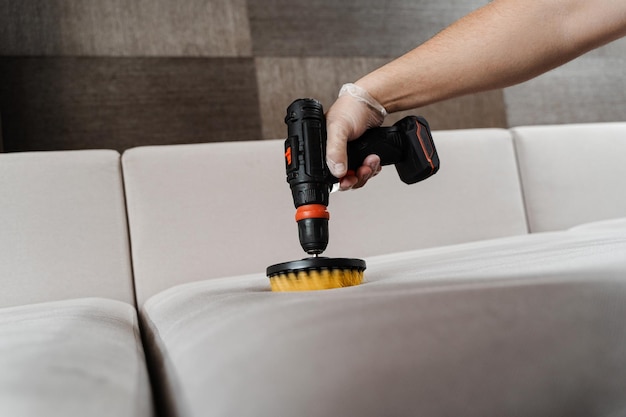 Jak wyczyścić tapicerkę meblową domowymi sposobami?