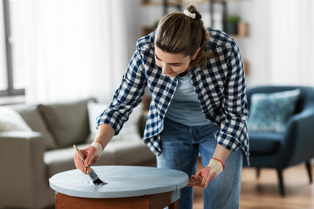 Jak wyczyścić meble tapicerowane domowymi sposobami?