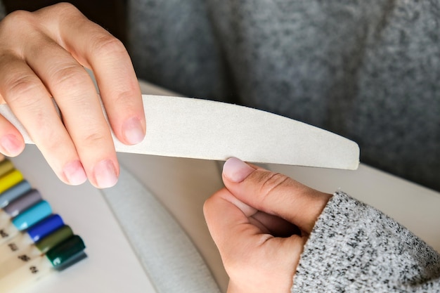 Czym zastąpić papierki do przedłużania paznokci w domowych warunkach?