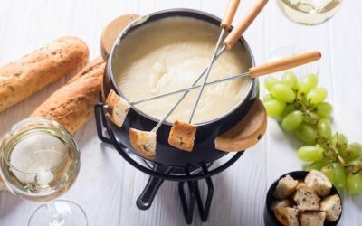 Fondue serowe z czym jeść żeby podkreślić jego smak?