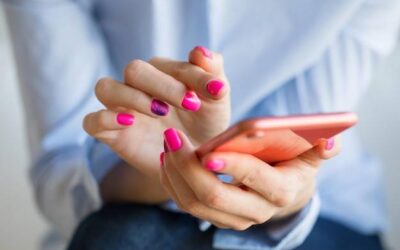 Hybryda czy żelowe paznokcie co wybrać na lato?