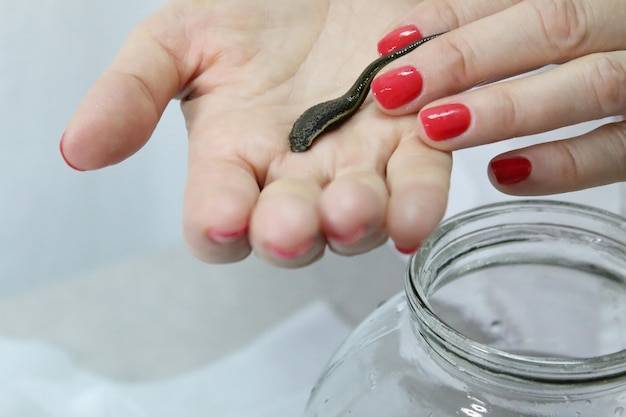 Ile trwa ściąganie paznokci żelowych w salonie kosmetycznym?