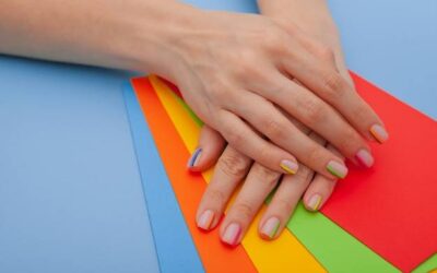 Jak nakładać folię ozdobną na paznokcie bez smug?