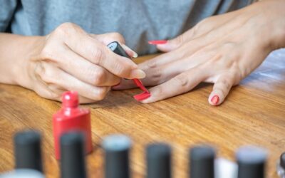 Jak używać akrylu do paznokci w domowych stylizacjach?