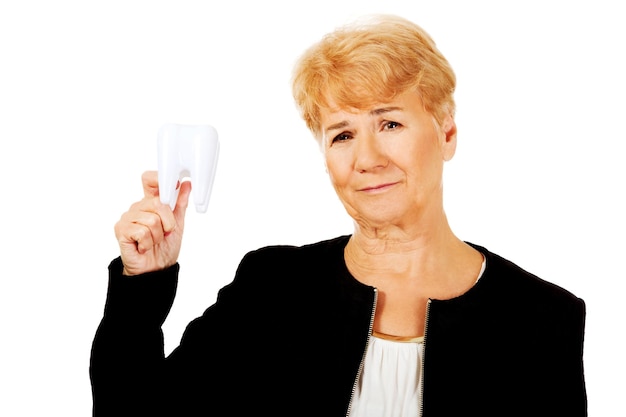 Jak zrobić baby boomer gąbką i uzyskać subtelny efekt na paznokciach?