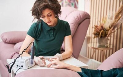 Jak zrobić manicure żelowy w domu bez wizyty w salonie?