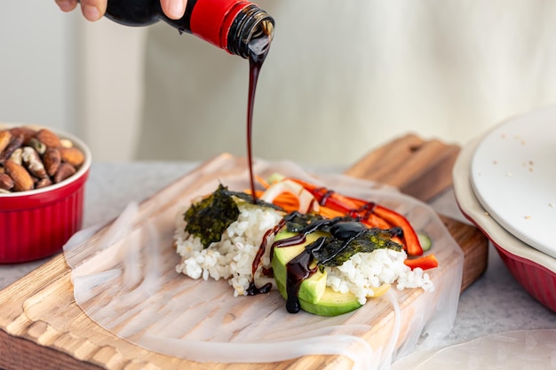 Jak zrobić sos azjatycki do domowych dań?