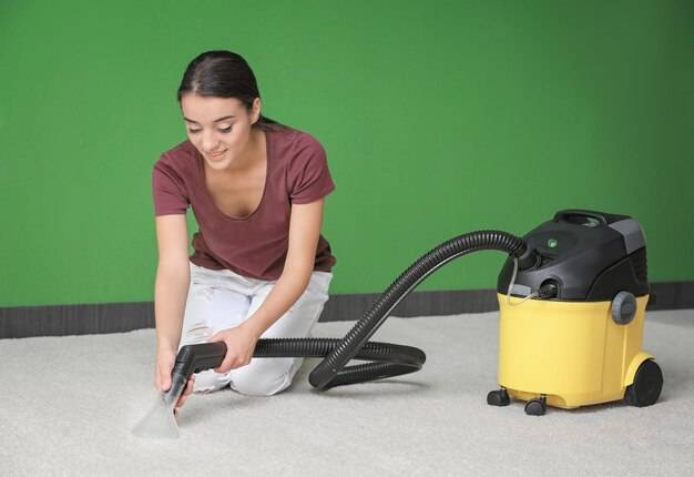 Jaki odkurzacz piorący do dywanów sprawdzi się w domu z dziećmi?