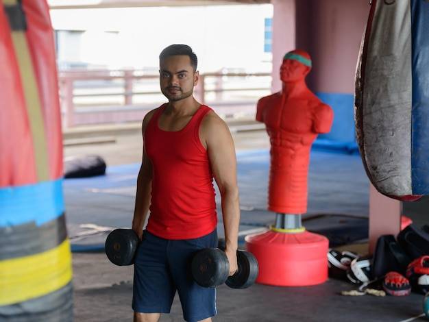 Od czego zależy ile zarabia instruktor siłowni?