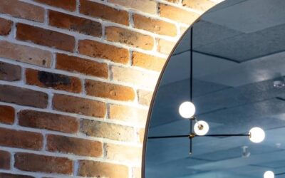 Co położyć na lamperię, by odświeżyć wnętrze?