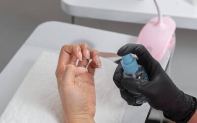 Czym przemywać paznokcie hybrydowe, by zachowały piękny wygląd?