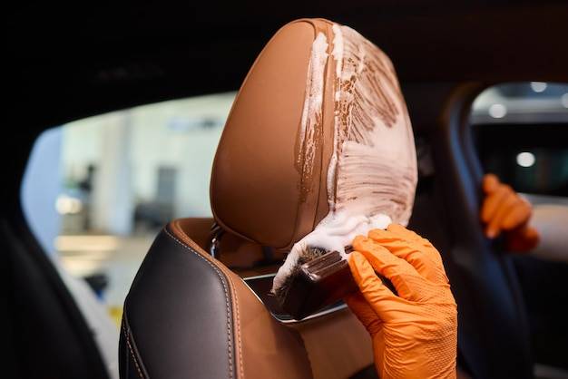 Ile kosztuje czyszczenie tapicerki w samochodzie i od czego zależy cena?