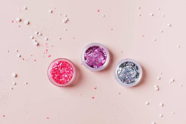 Jak nałożyć pyłek holo na paznokcie w domowych warunkach?