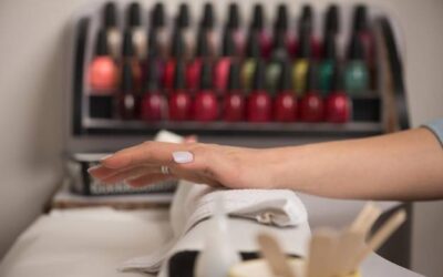 Jak położyć lakier hybrydowy żeby manicure wyglądał estetycznie?