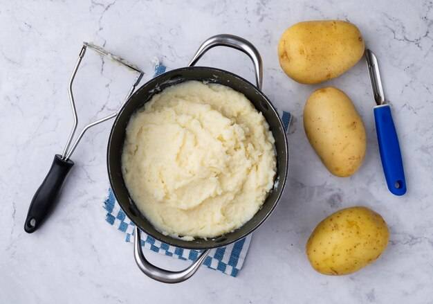 Jak ugotować ziemniaki puree żeby były puszyste?