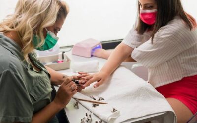 Jak wygląda kurs stylizacji paznokci i czego można się na nim nauczyć?