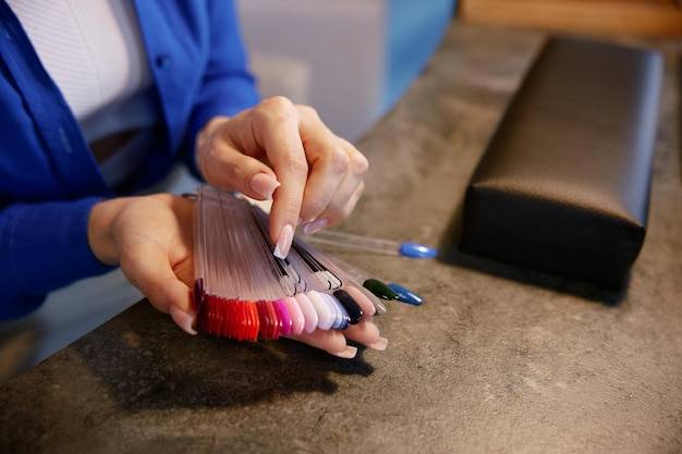 Jak zrobić lakier hybrydowy w domu?