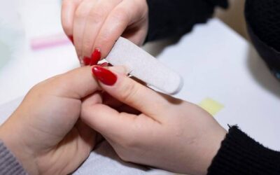 Paznokcie hybrydowe jak zacząć bez stresu?