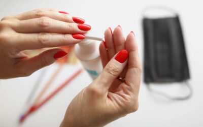 Czy top utwardza paznokcie i jak działa podczas manicure?