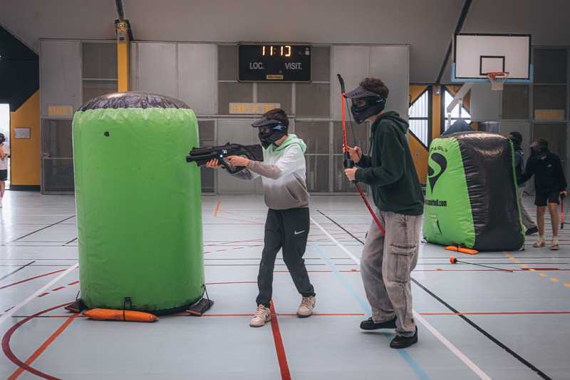 Laser tag – nowoczesna rozrywka, która angażuje bardziej niż klasyczny paintball