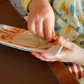 Jak nałożyć akryl krok po kroku, aby uzyskać efekt salonowy?
