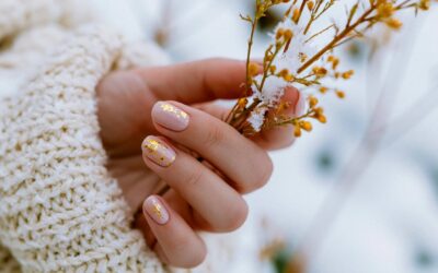 Jak nałożyć złotą folię na paznokcie, by uzyskać efektowny manicure?
