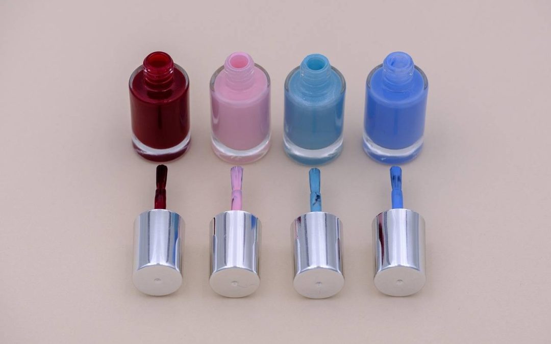 Co jest potrzebne do manicure hybrydowego w domowych warunkach?